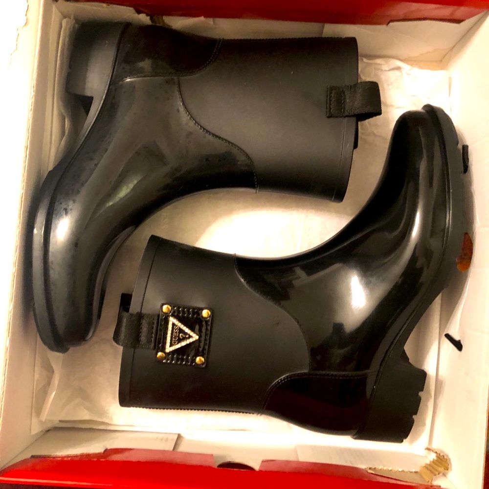 GUESS rain boots